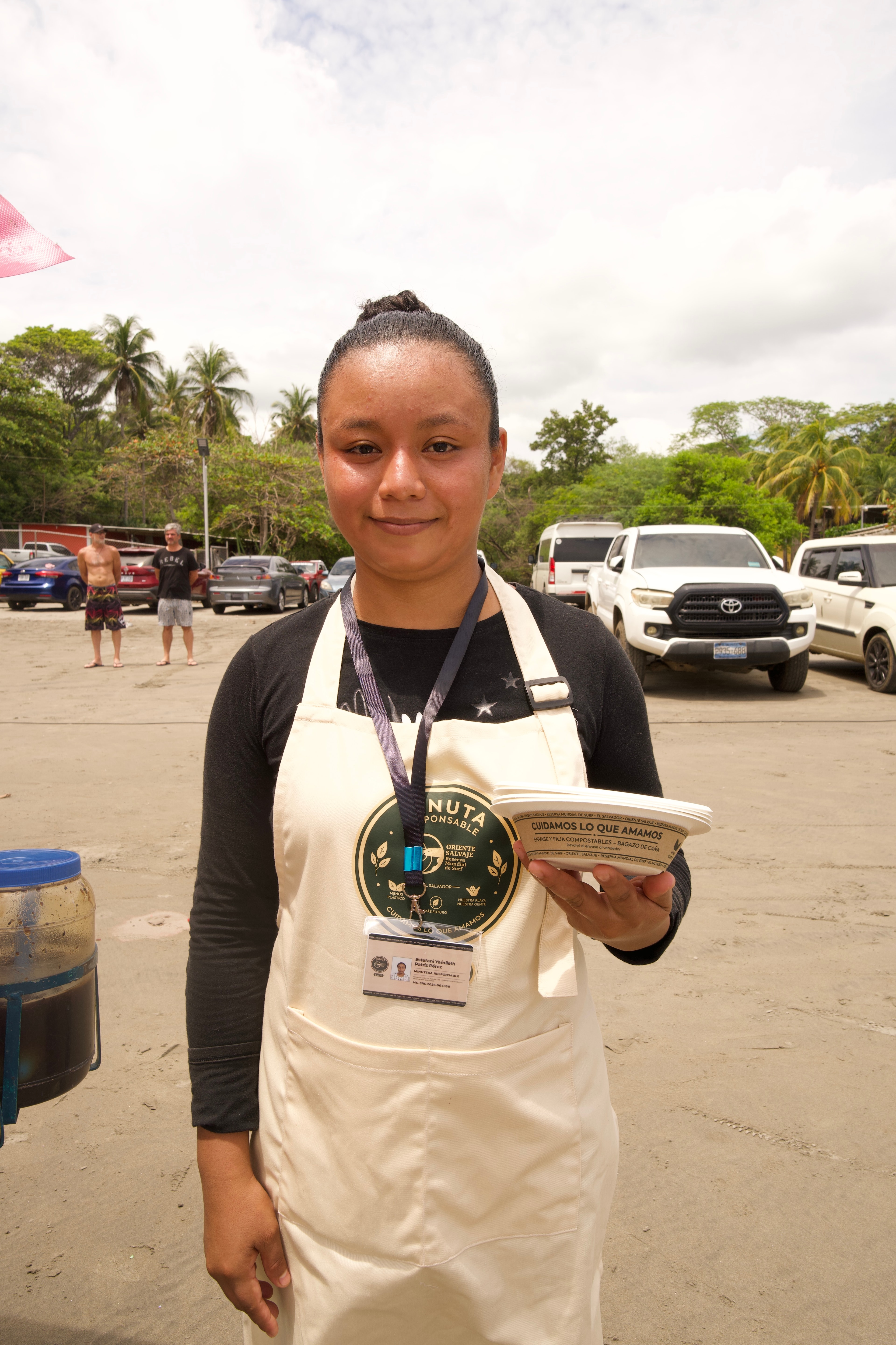 Portrait of a minuta vendor at their stand