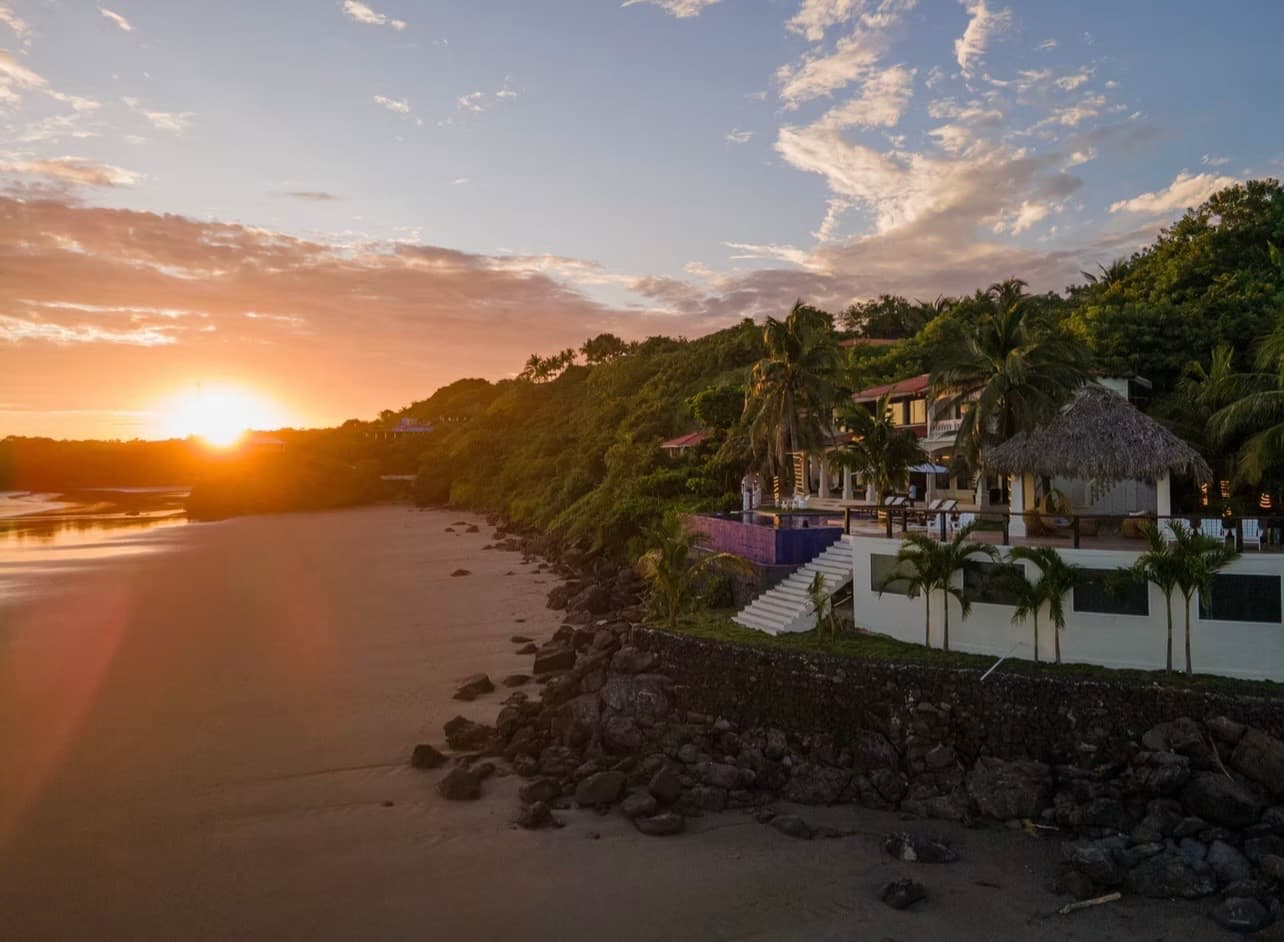 Hotel Vista Las Olas Surf Resort
